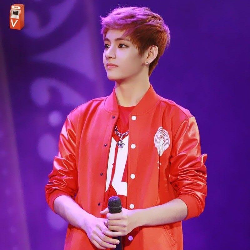 뷔 (방탄소년단)의 최신 사진