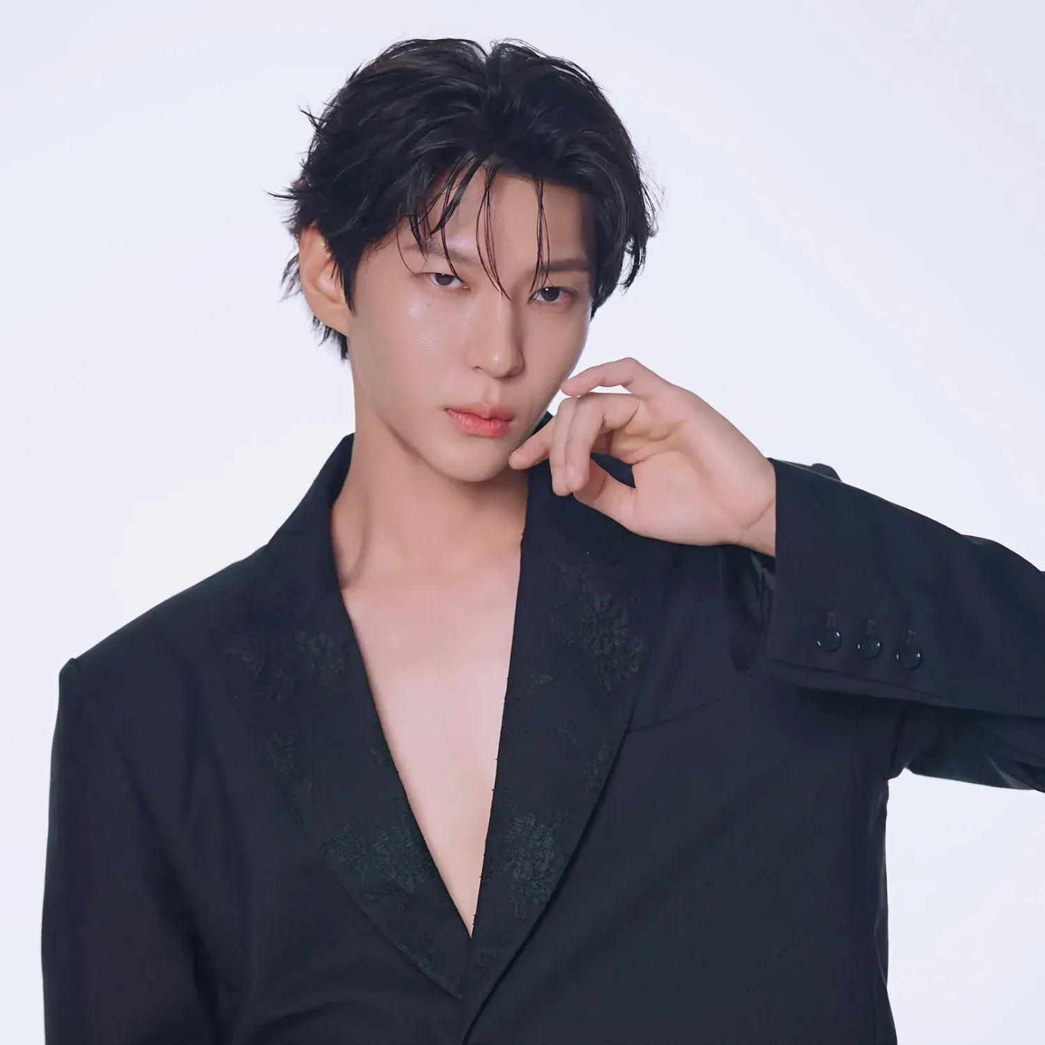 Recent activity shot of LEO (VIXX)