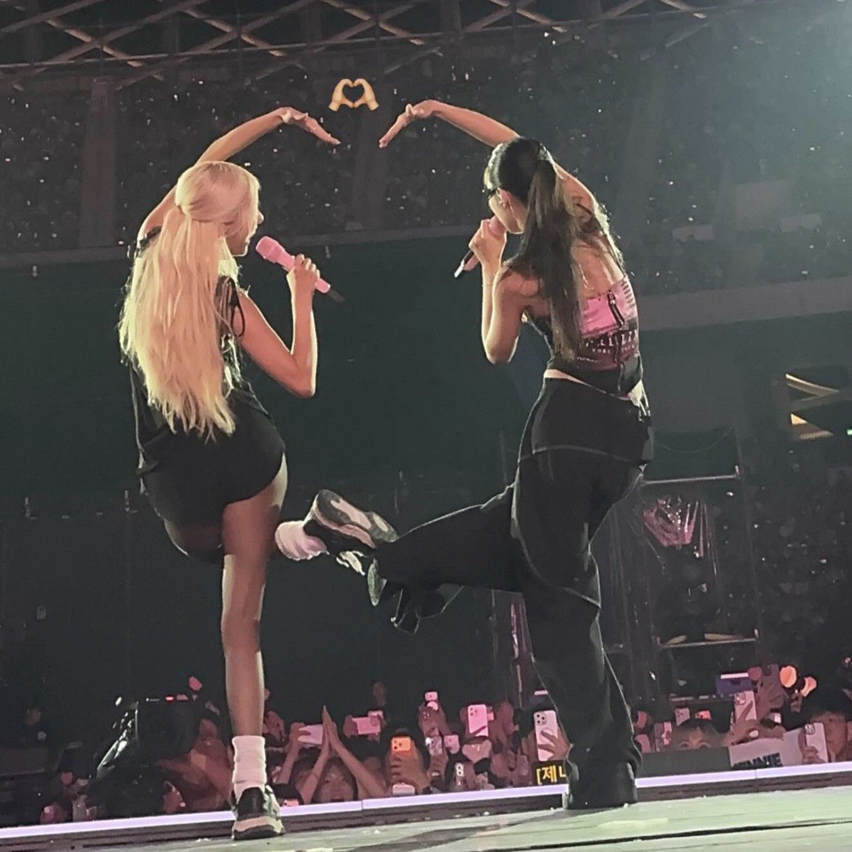 Behind-the-scenes cut of BLACKPINK