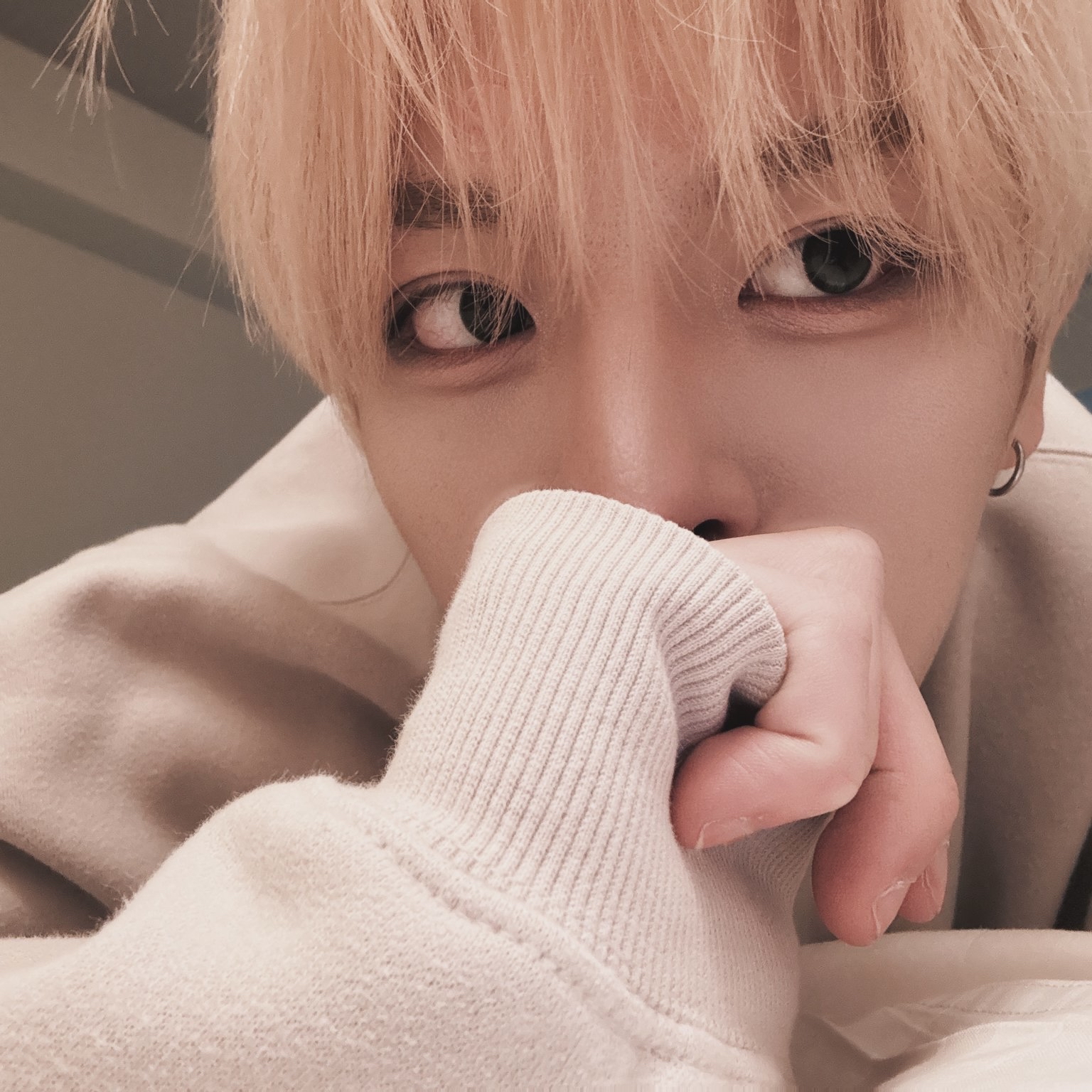 Behind-the-scenes cut of Laurence (n.SSign)