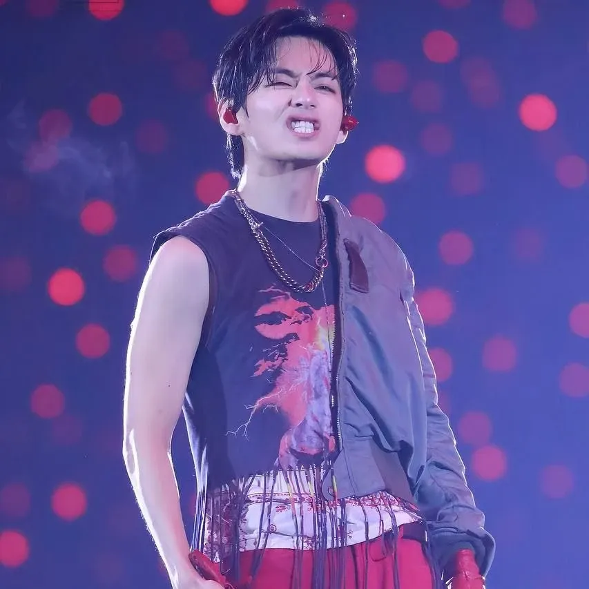 Foto aktivitas terbaru V (BTS)