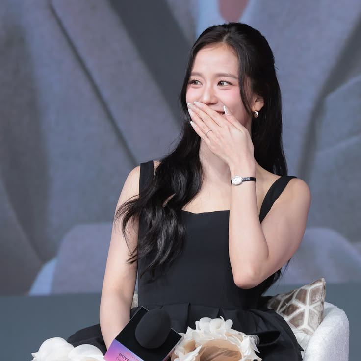 Foto aktivitas terbaru Jisoo (BLACKPINK)