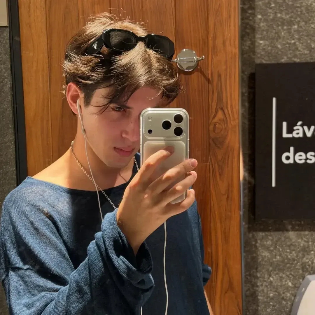 Behind-the-scenes cut of Alejandro (SANTOS BRAVOS)