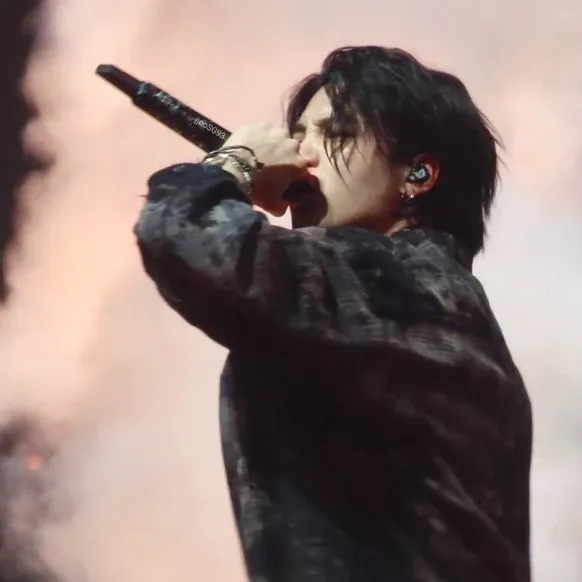 Foto aktivitas terbaru SUGA (BTS)