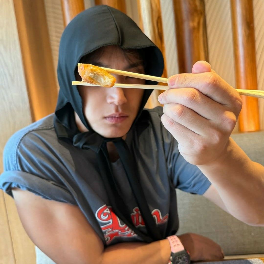 A moment captured by Mingyu (SEVENTEEN)'s fan