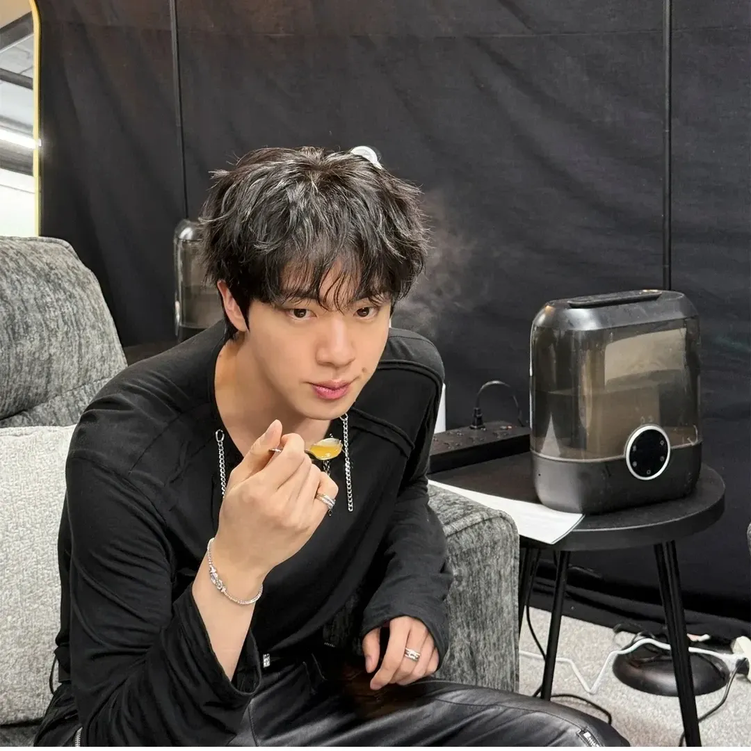 진 (방탄소년단) 최근 활동샷