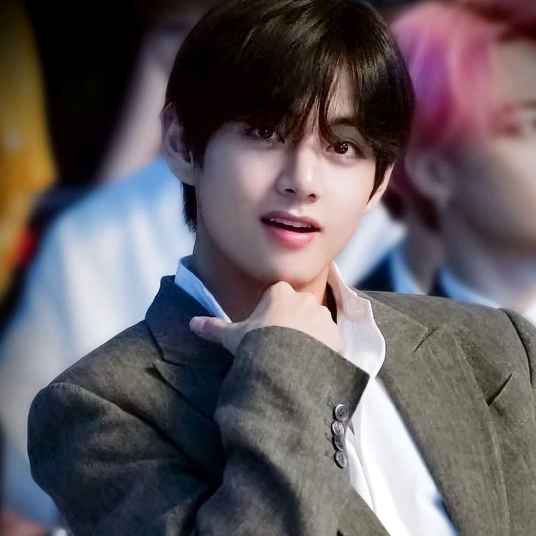 V (防彈少年團)的最新照片