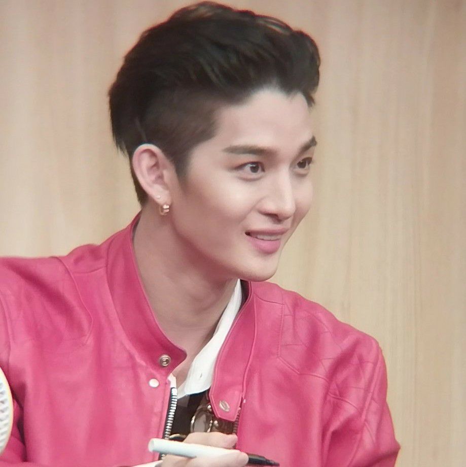 Behind-the-scenes cut of Bae Jinyoung