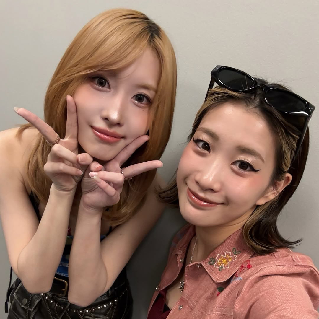 Foto aktivitas terbaru Momo (TWICE)