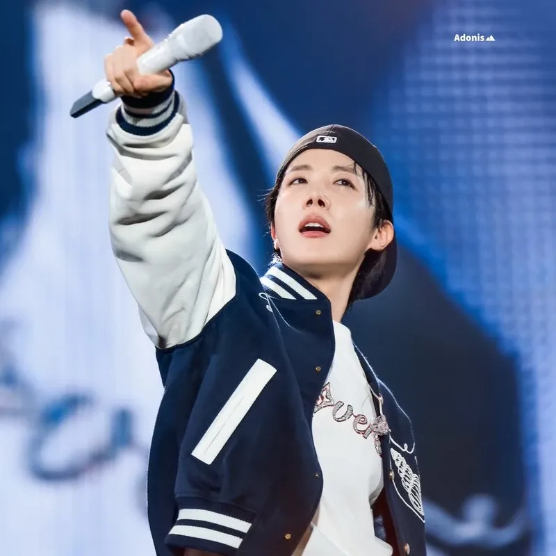 Foto terbaru j-hope (BTS)