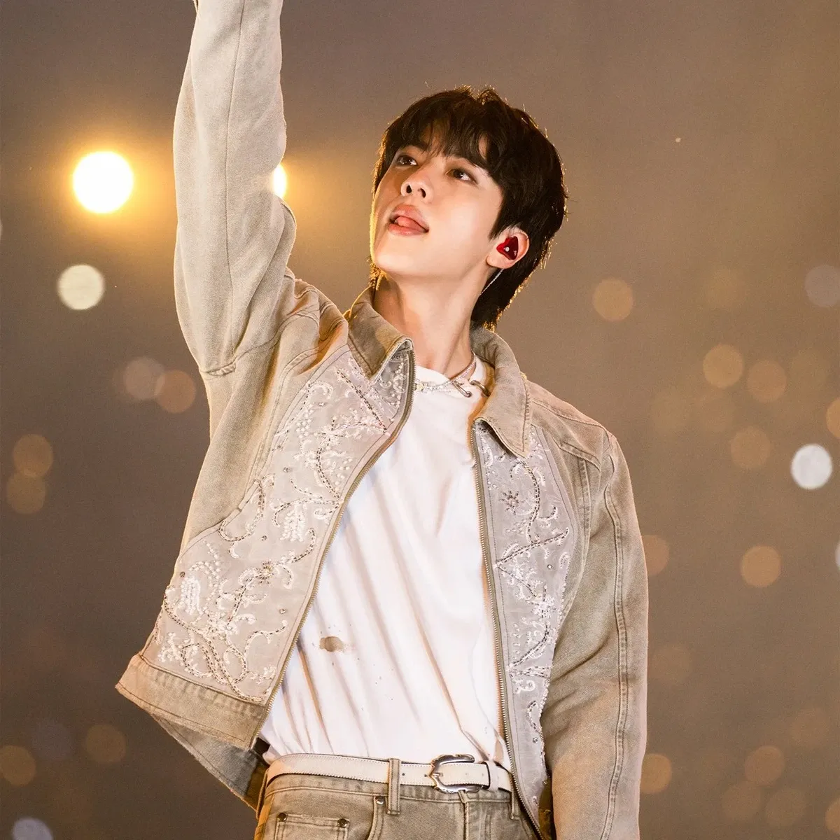 Foto aktivitas terbaru Jin (BTS)