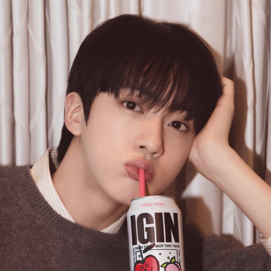 진 (방탄소년단) 최근 활동샷