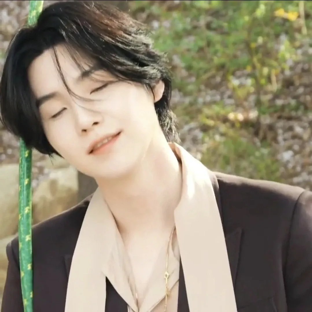 Foto terbaru SUGA (BTS)