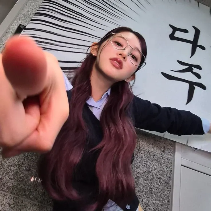 Behind-the-scenes cut of A-na (Hearts2Hearts)