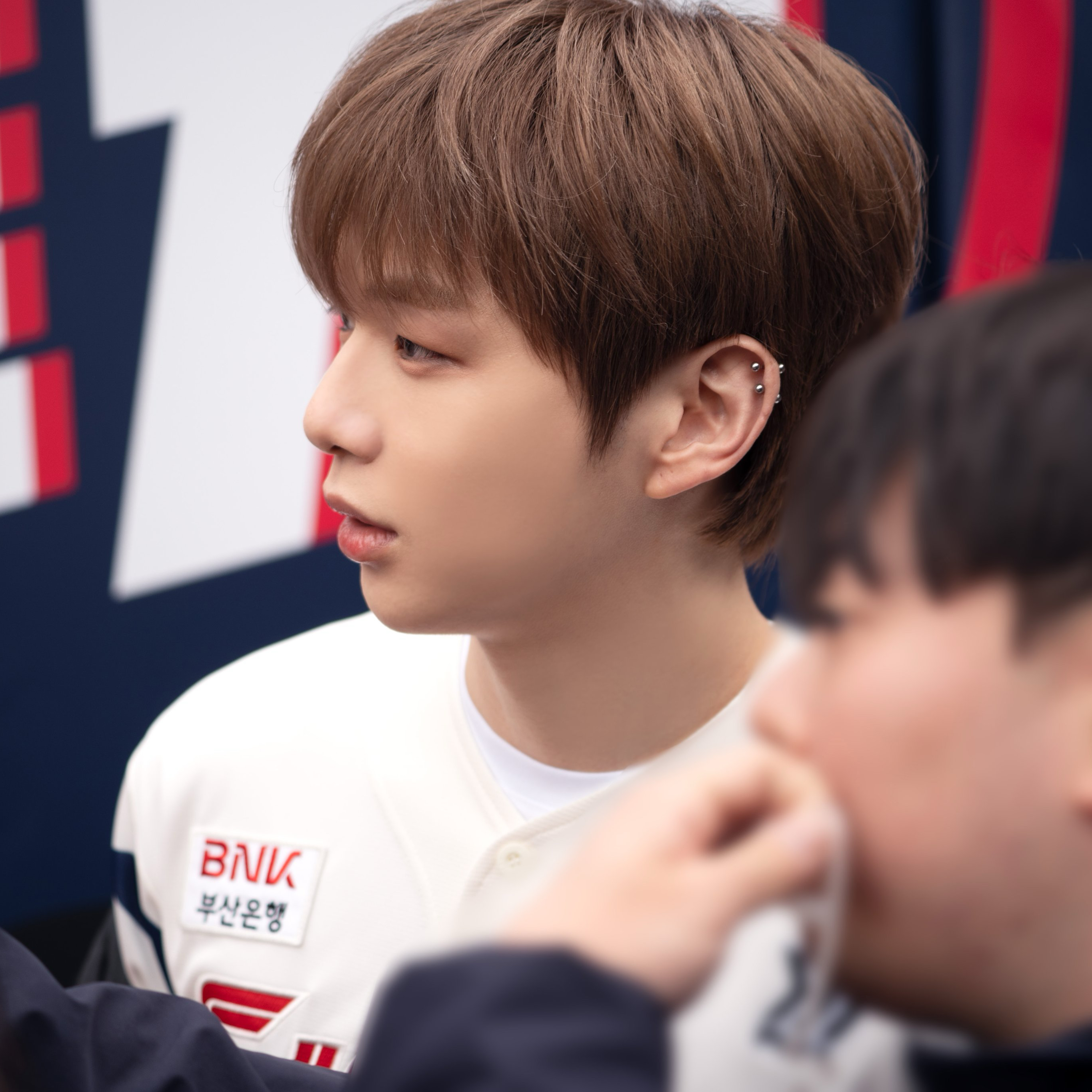 강다니엘의 비하인드 컷