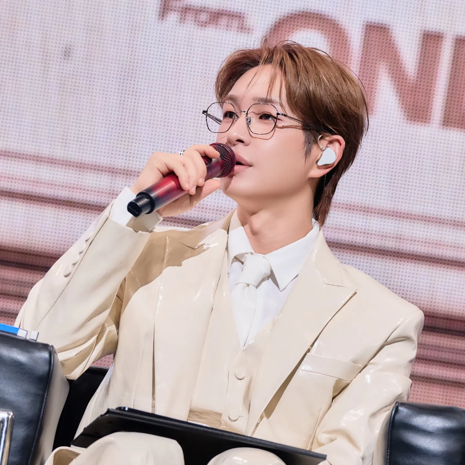 Recent activity shot of Onew (SHINee)