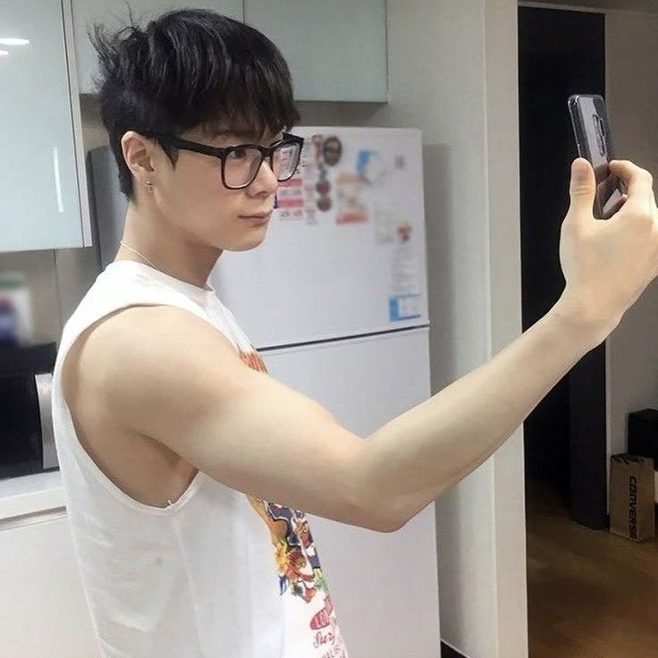 Behind-the-scenes cut of Moonbin (ASTRO)