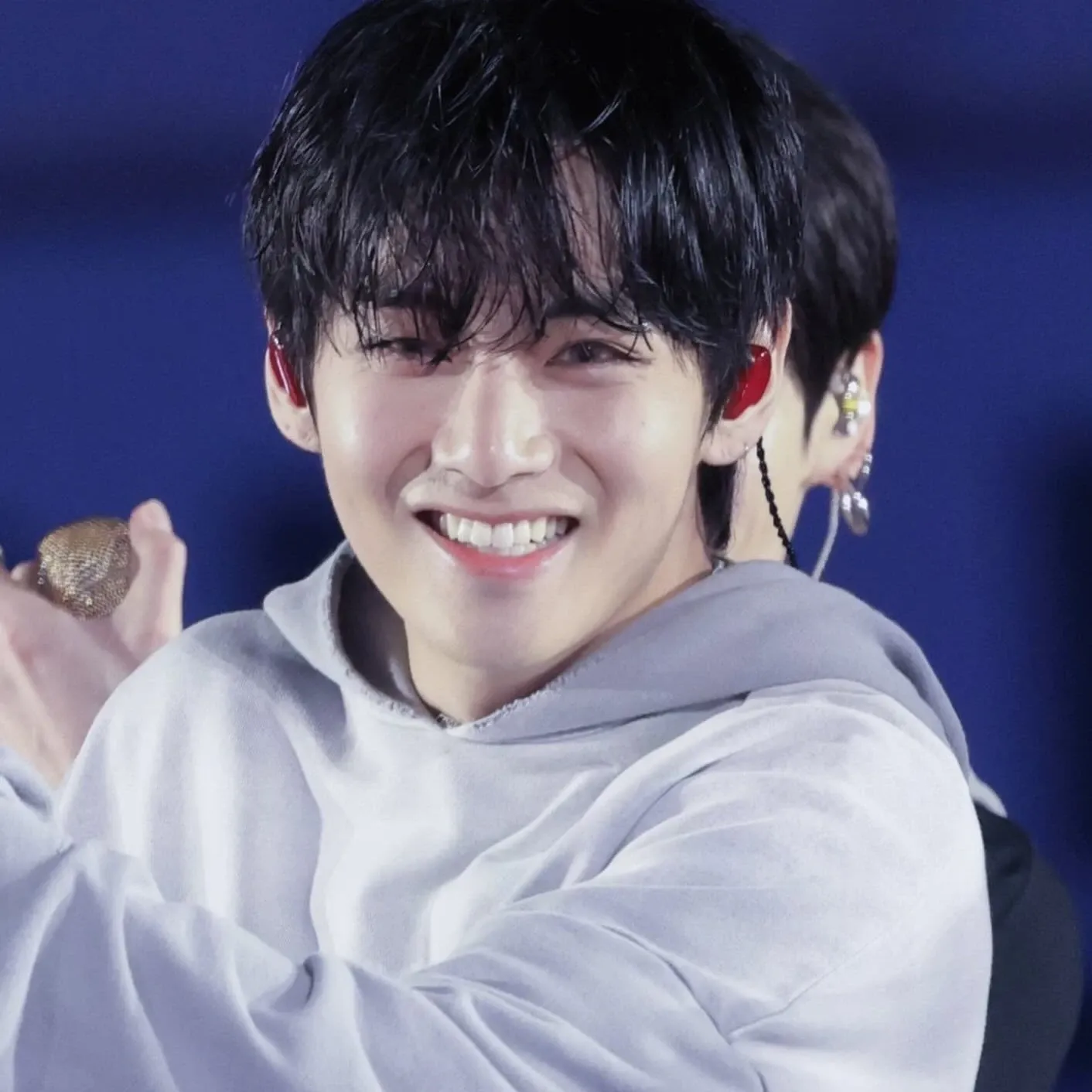 뷔 (방탄소년단)의 비하인드 컷