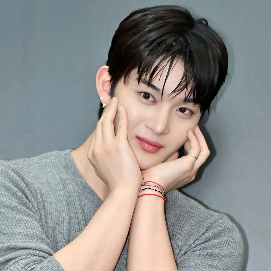 Recent activity shot of Bae Jinyoung