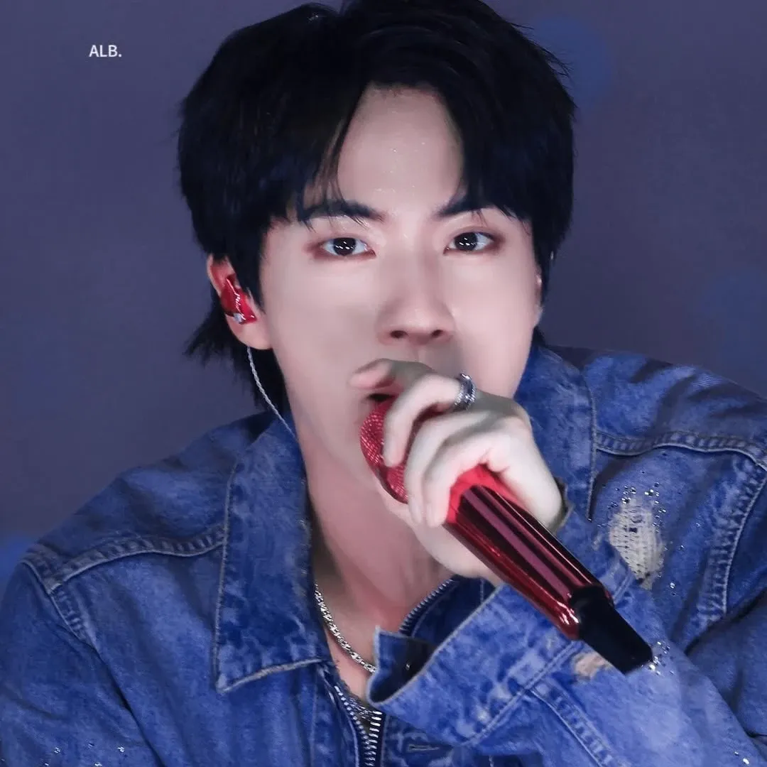 진 (방탄소년단)의 비하인드 컷