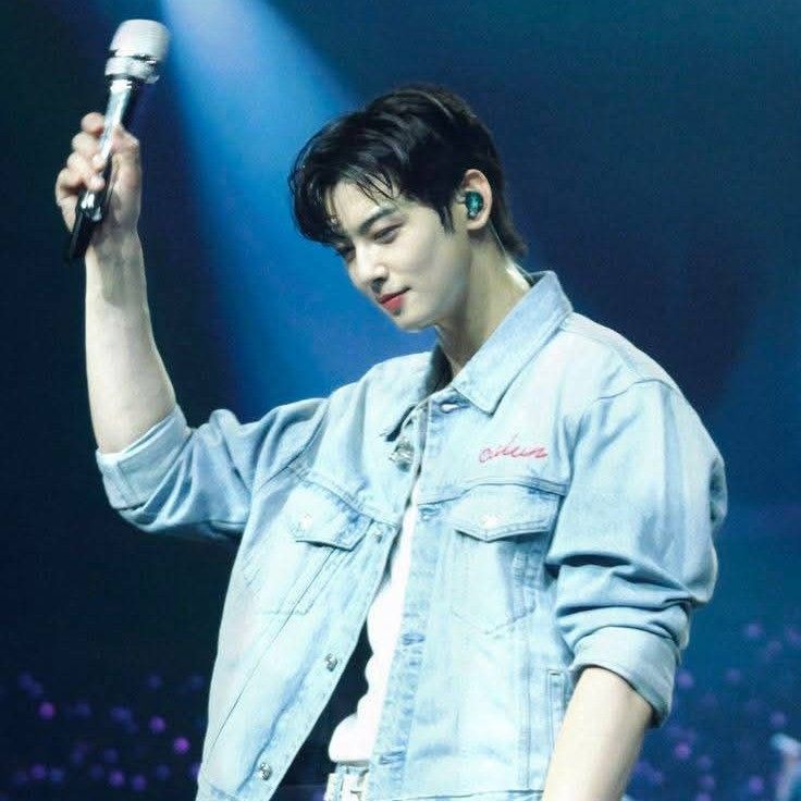 A moment captured by Eunwoo (ASTRO)'s fan