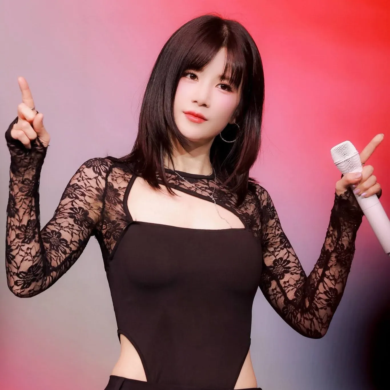 Behind-the-scenes cut of Park Chorong (Apink)