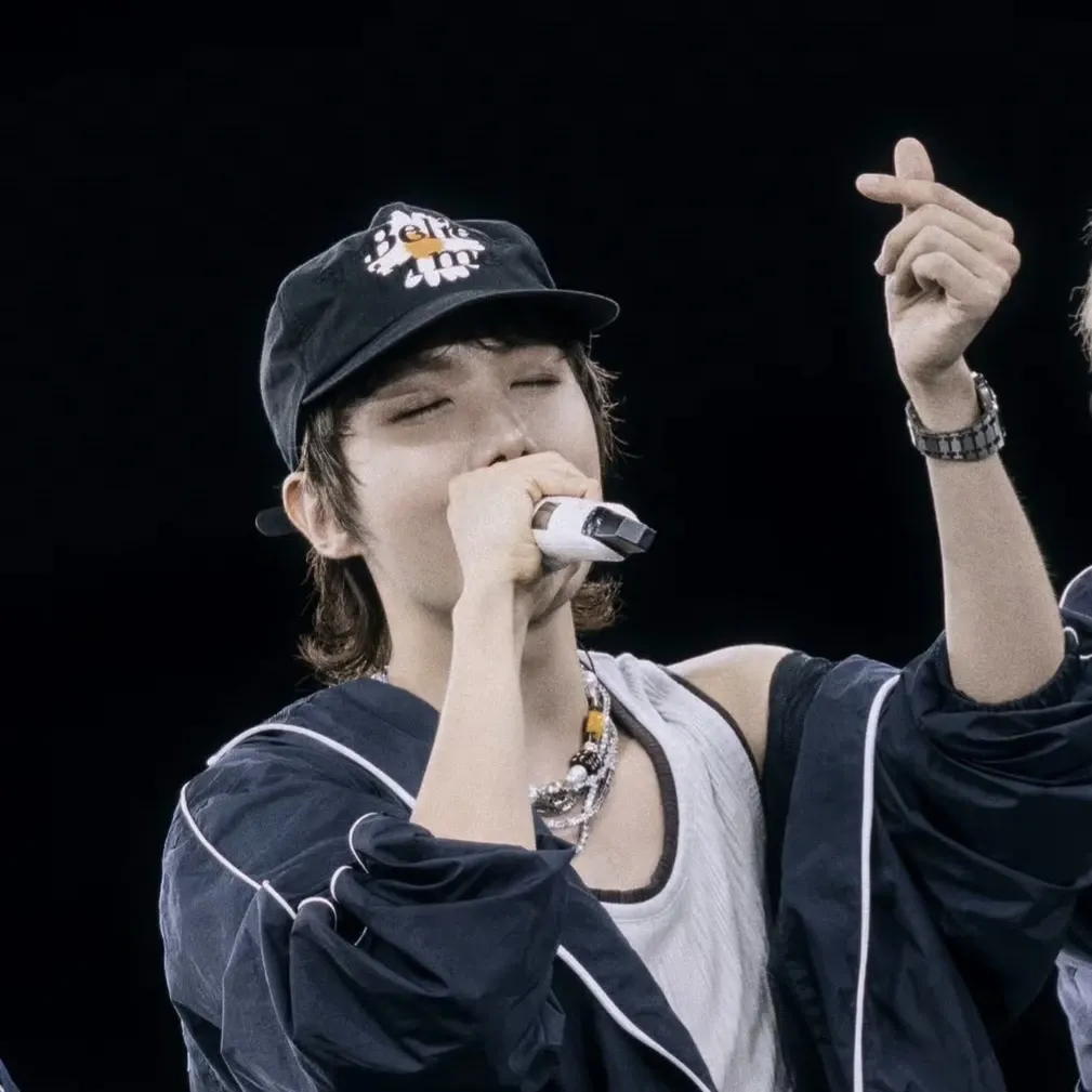 Momen yang diabadikan oleh penggemar j-hope (BTS)