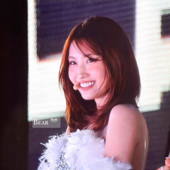 모모 (TWICE)의 최신 사진