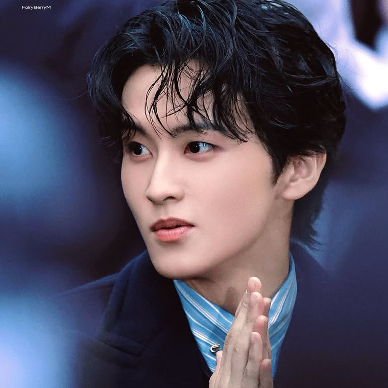 A moment captured by Mark (NCT 127, NCT DREAM)'s fan