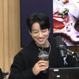 Recent activity shot of Hwang Chiyeol