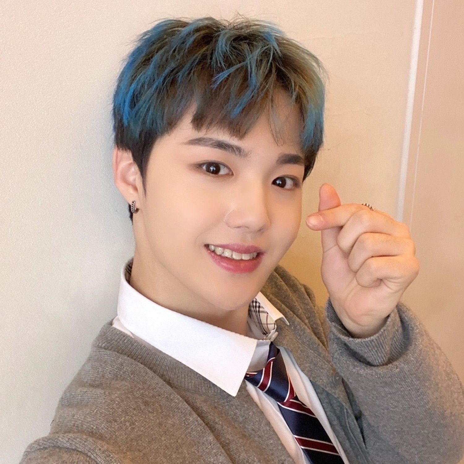 Latest photo of Doyoung (TREASURE)