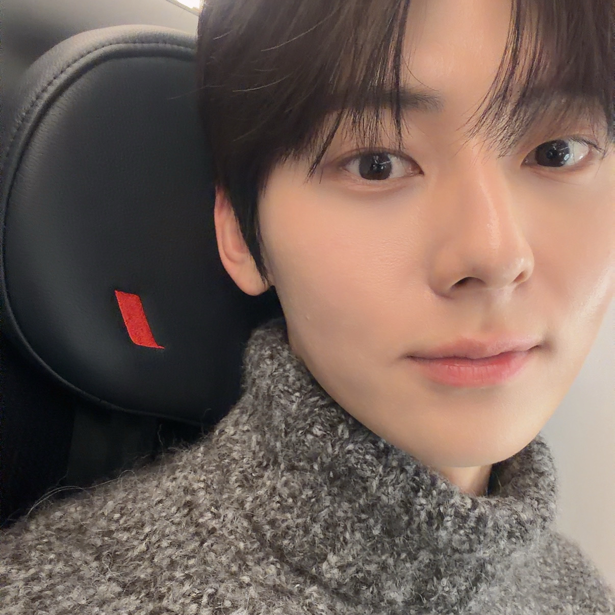 A moment captured by Hwang Minhyun's fan