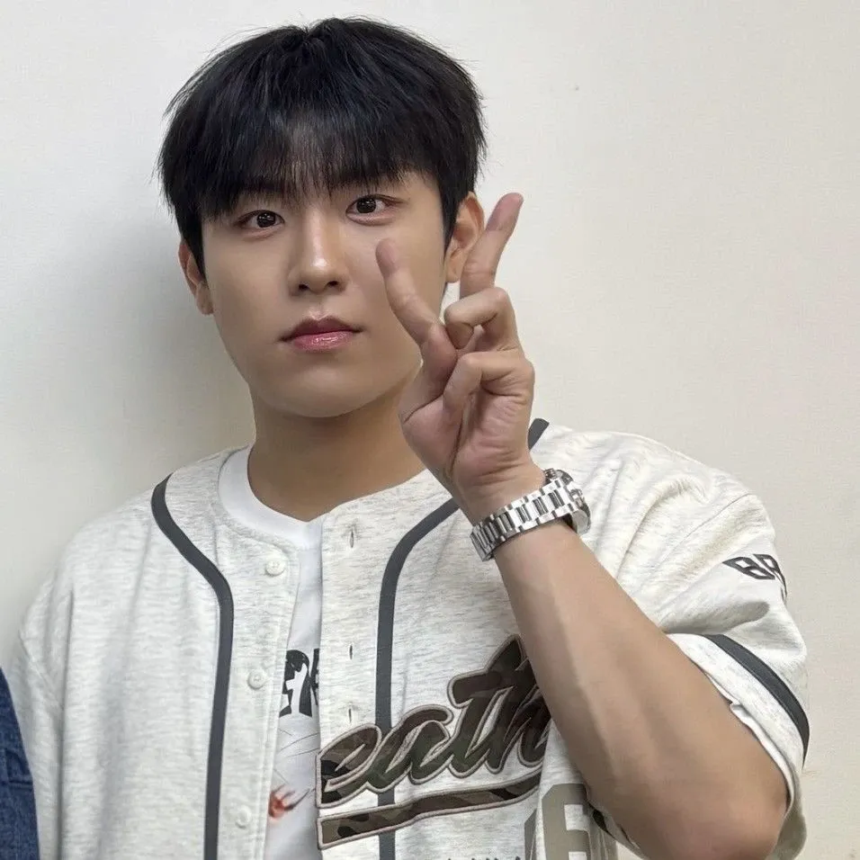 朴佑镇 (AB6IX)的幕后花絮