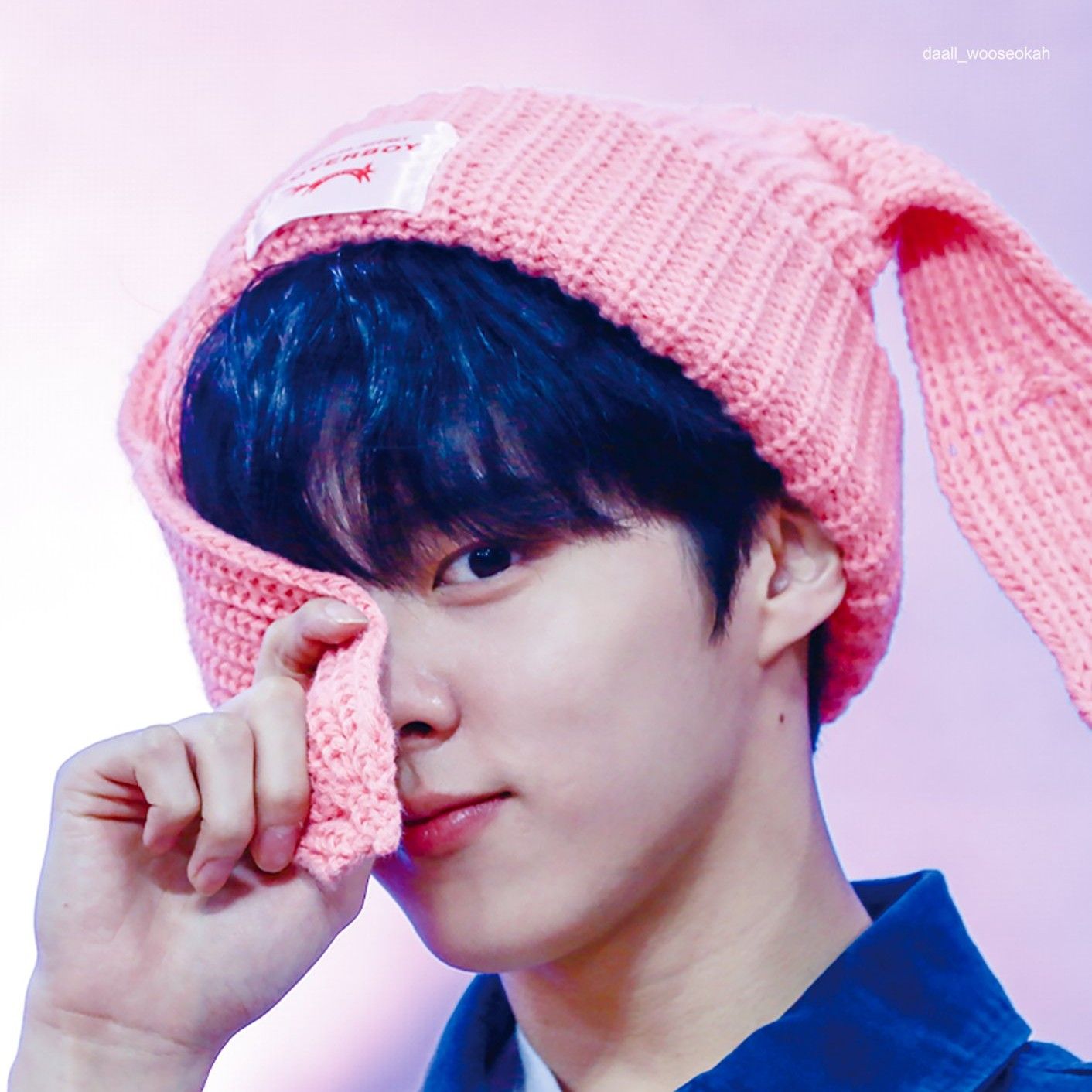 Behind-the-scenes cut of Kim Wooseok