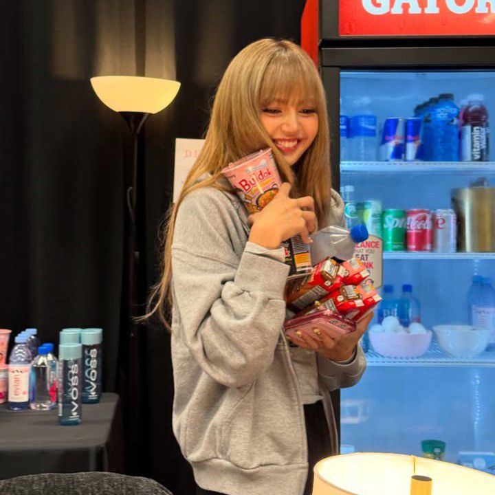 A moment captured by Lisa (BLACKPINK)'s fan