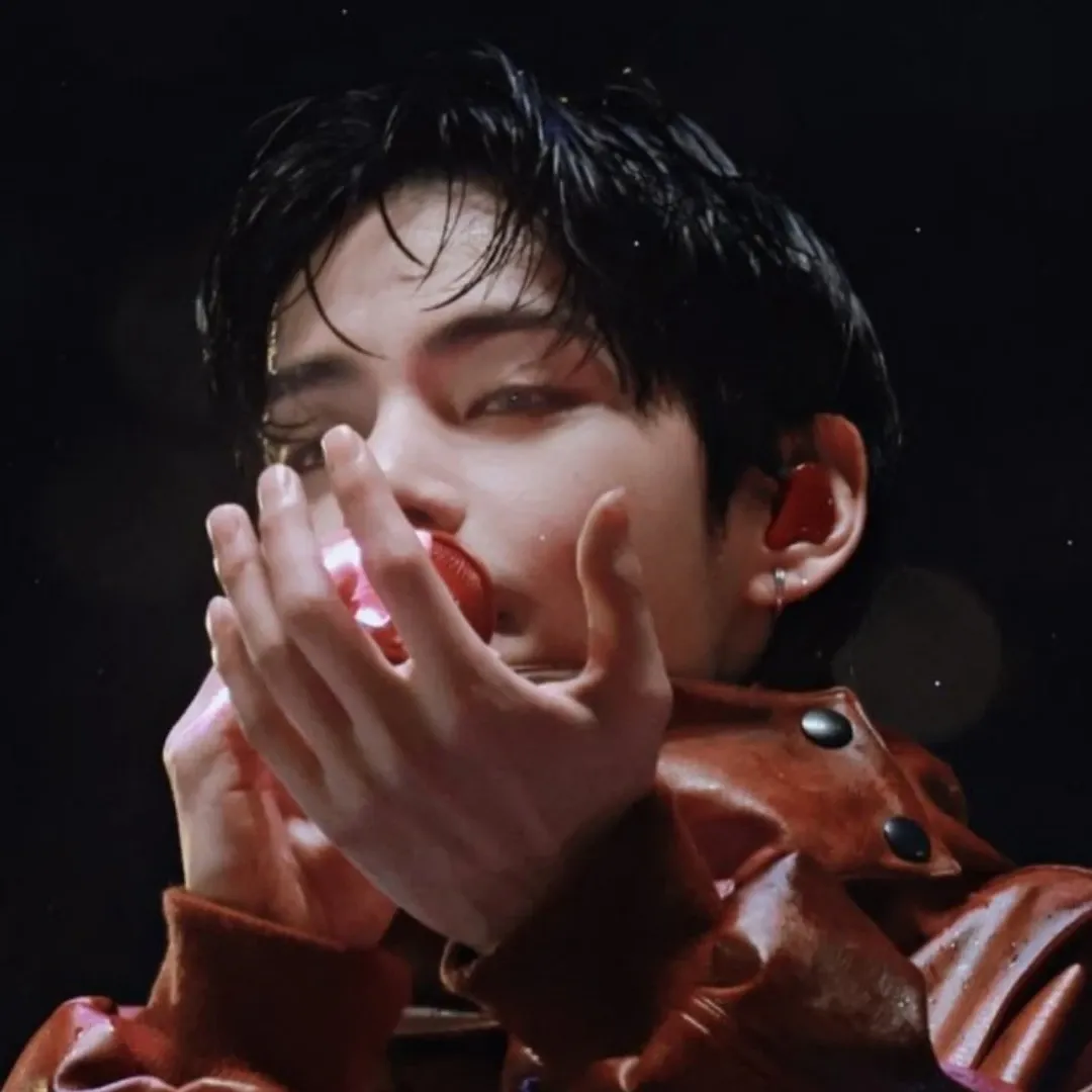 Latest photo of V (BTS)