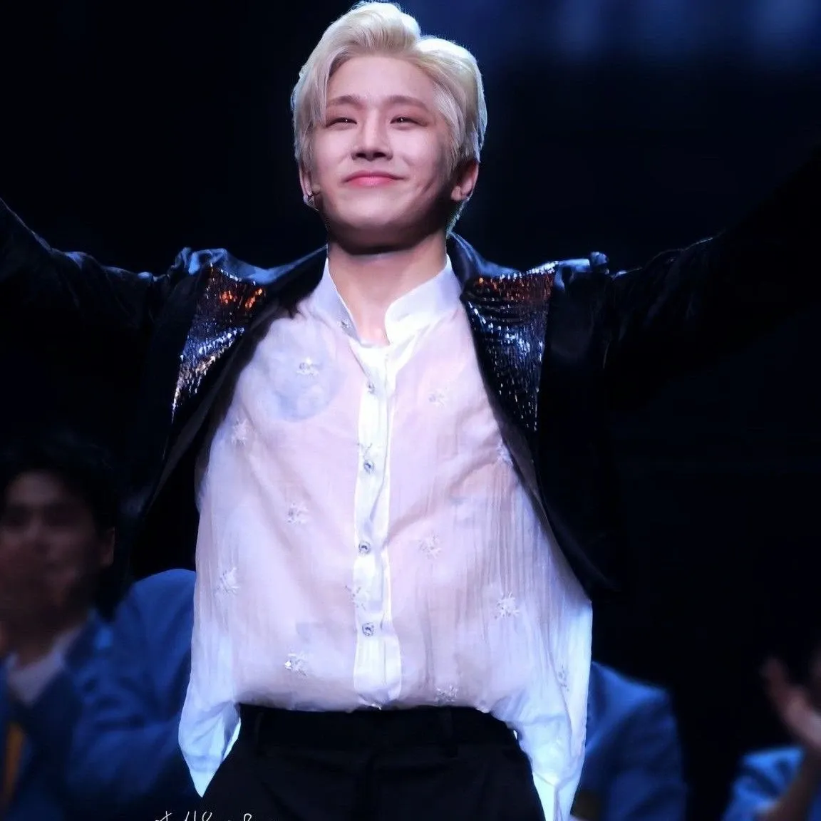 A moment captured by Jinjin (ASTRO)'s fan