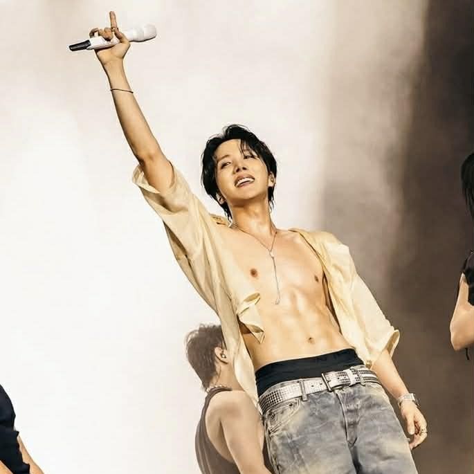 Momen yang diabadikan oleh penggemar j-hope (BTS)