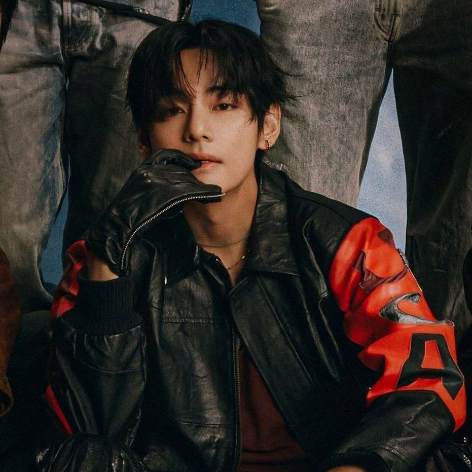 Behind-the-scenes cut of V (BTS)