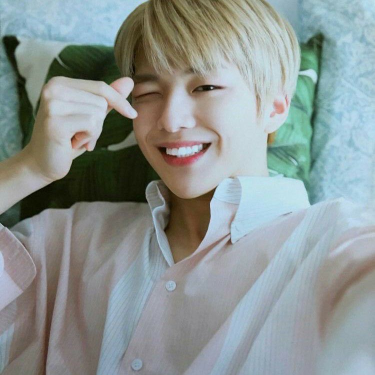 강다니엘의 비하인드 컷