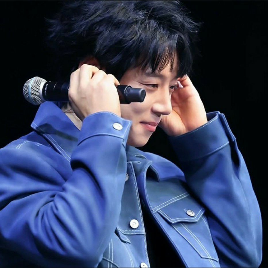 A moment captured by Hwang Chiyeol's fan