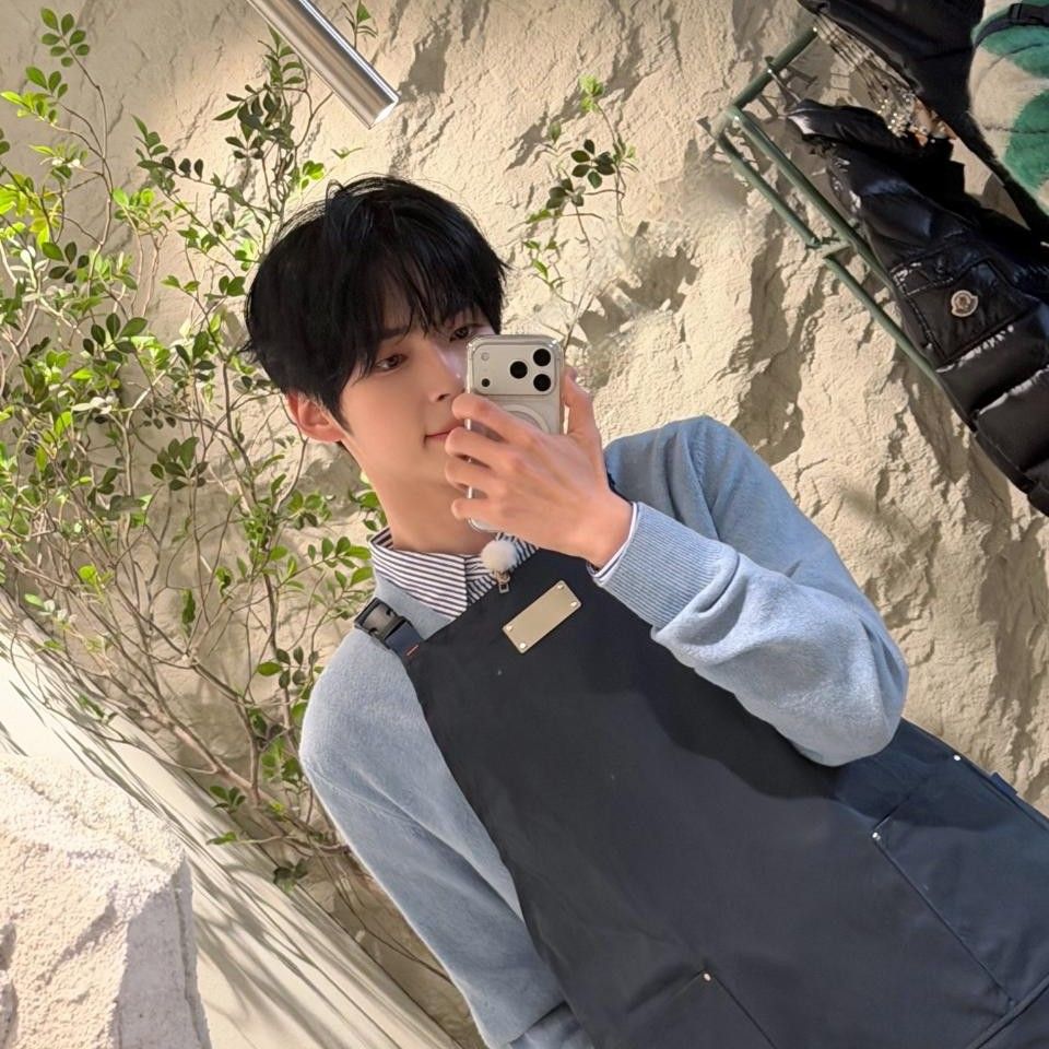 A moment captured by Sung Hanbin (ZEROBASEONE)'s fan