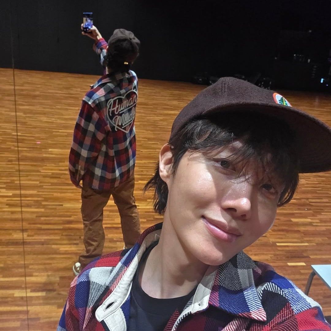 Foto terbaru j-hope (BTS)