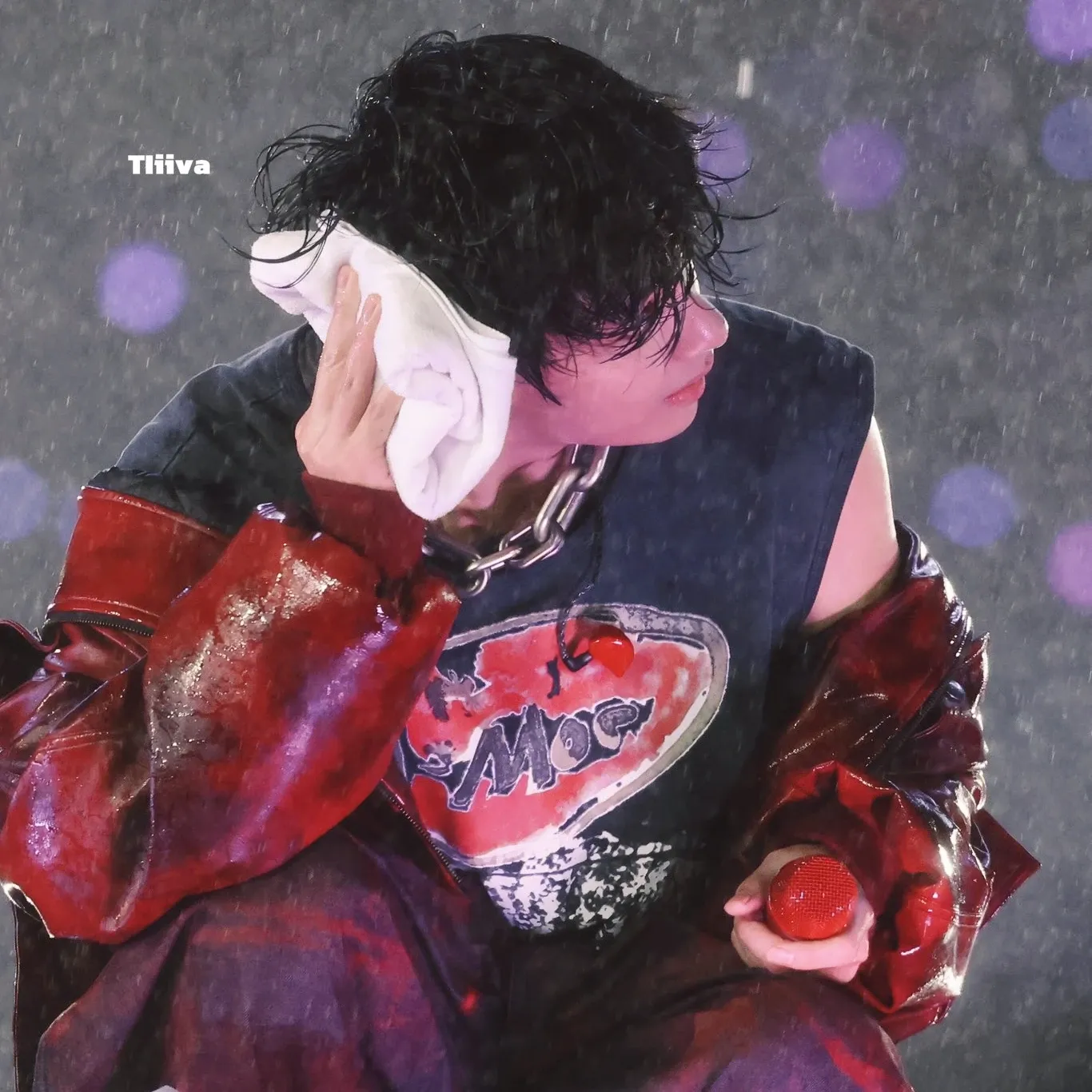 뷔 (방탄소년단)의 최신 사진