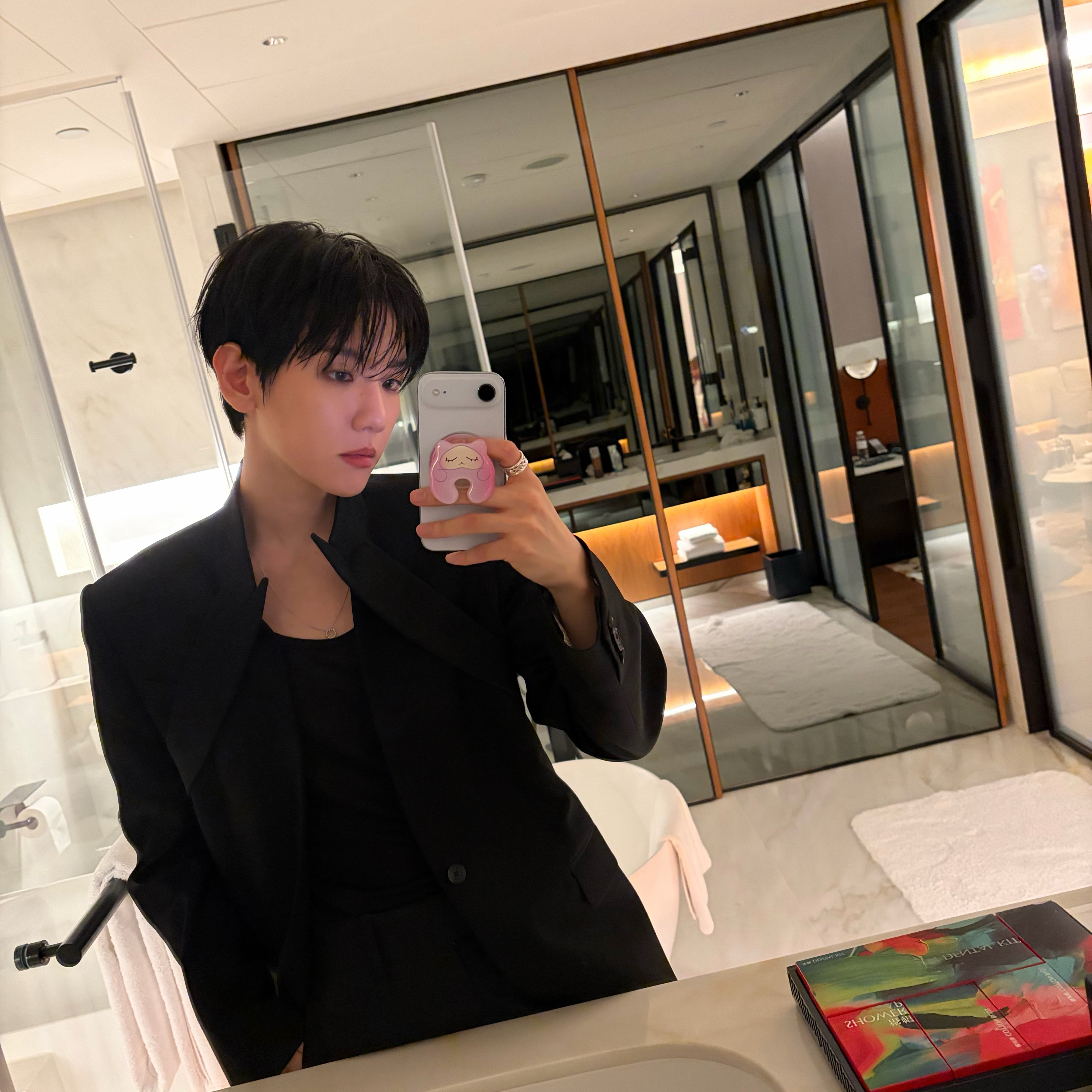 백현 (EXO)의 비하인드 컷