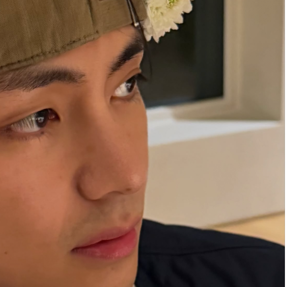 뷔 (방탄소년단)의 비하인드 컷