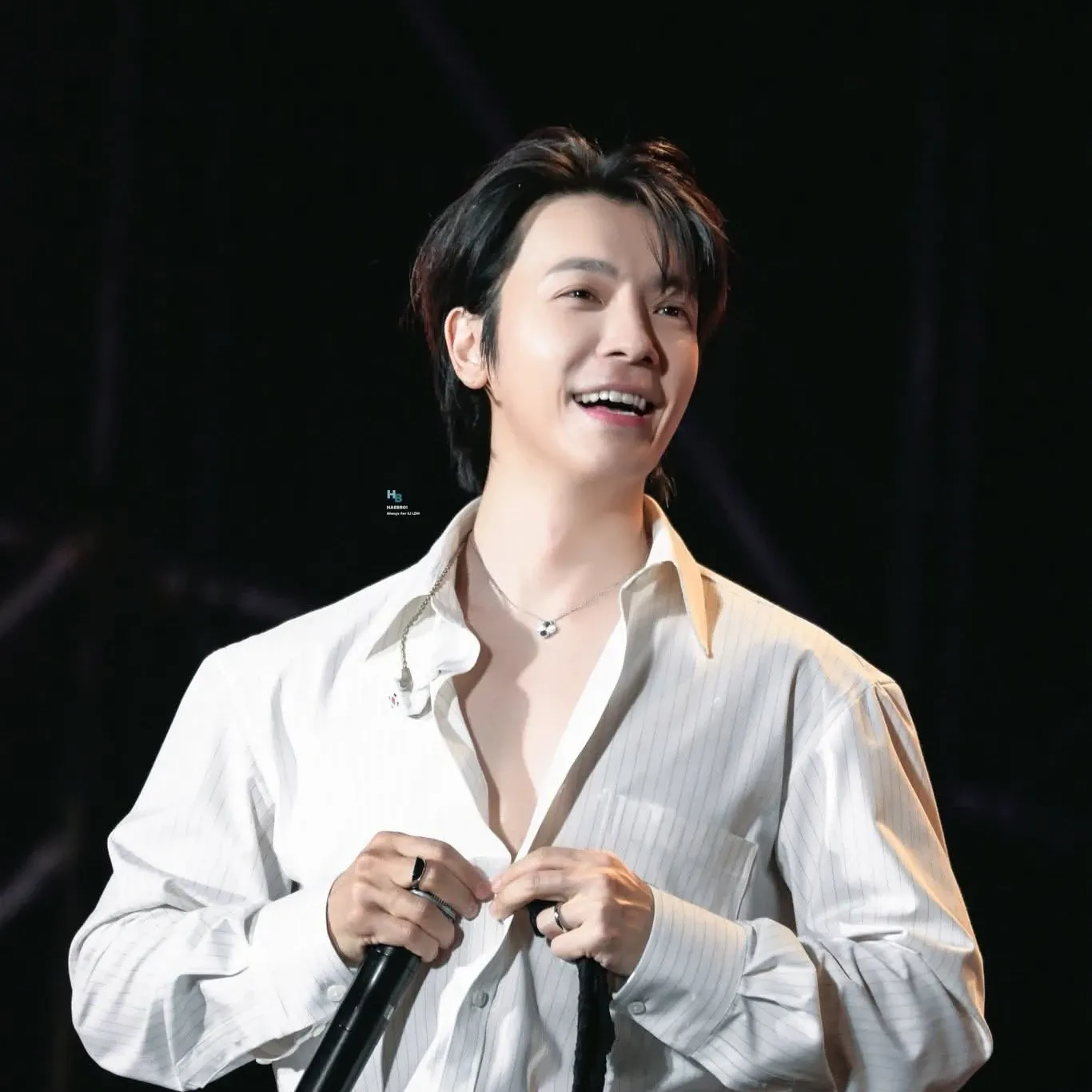 Behind-the-scenes cut of Super Junior