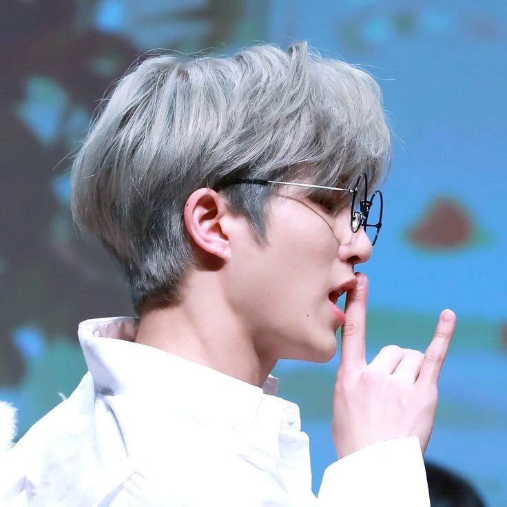 Behind-the-scenes cut of Jinjin (ASTRO)