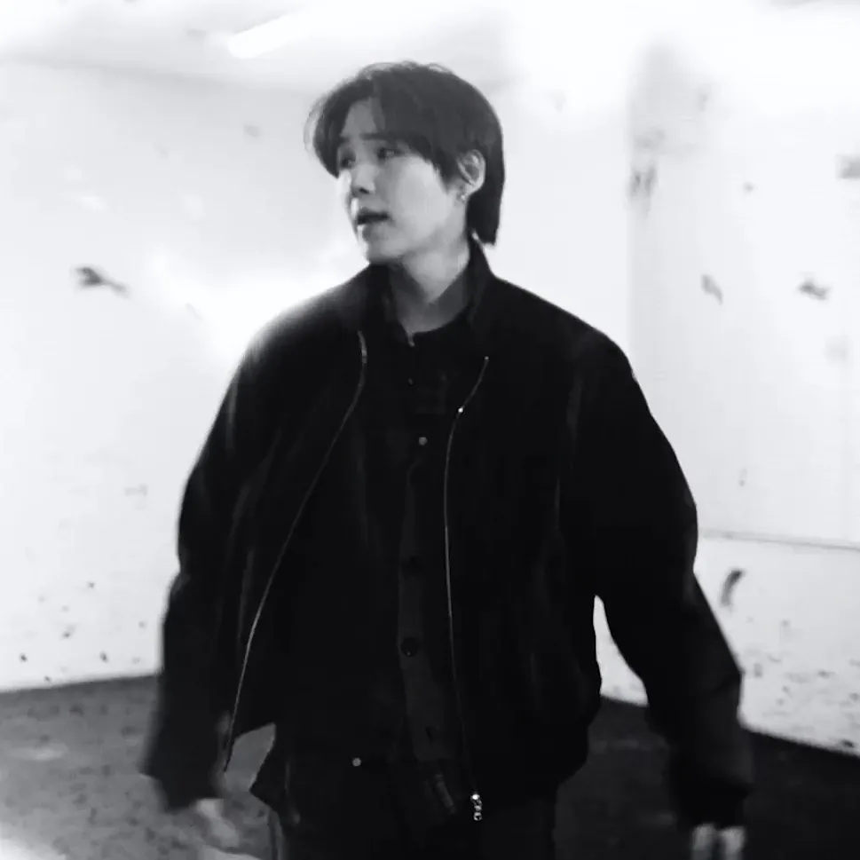 Foto aktivitas terbaru SUGA (BTS)