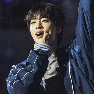 Momen yang diabadikan oleh penggemar Jin (BTS)